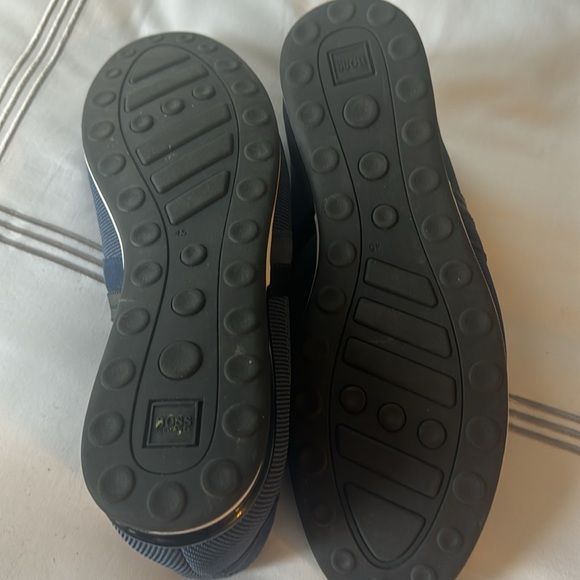 Hugo Boss Sneakers for men. Size 12US or 45 European. Worn once. - Picture 3 of 4